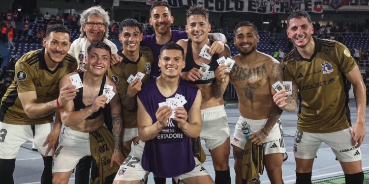 Colo Colo a cuartos de final en Copa Libertadores al vencer 2-1 a Junior