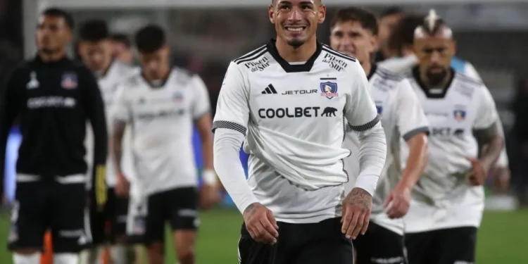 Colo Colo con golazo de Javier Correa se acerca a la «U»