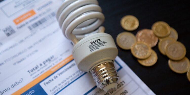 Ante alzas en cuentas de la luz: Siga estos consejos para ahorrar energía