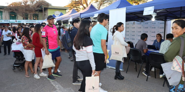Cientos de personas concurrieron a la Feria Laboral Pica 2024