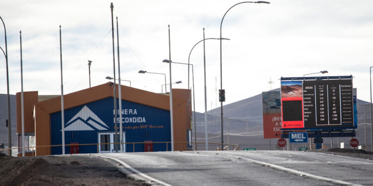 Huelga en Escondida: Trabajadores del Sindicato Nº 1 no logran acuerdo con BHP pese a bono de $27 millones