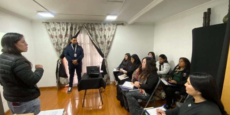 Trabajadores de organizaciones de Alto Hospicio fortalecen habilidades parentales