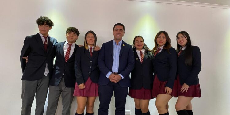 Comunidades Educativas de la Región celebran 82 años formando Especialistas