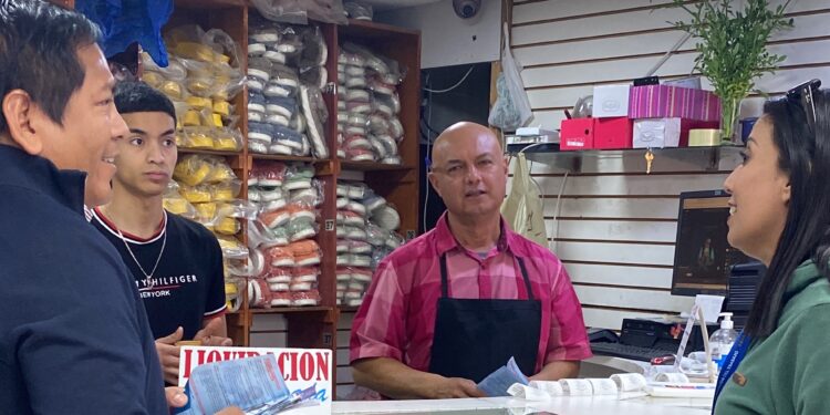 Dirección del Trabajo realiza difusión en el sector comercio sobre feriado irrenunciable del 18 y 19 de septiembre