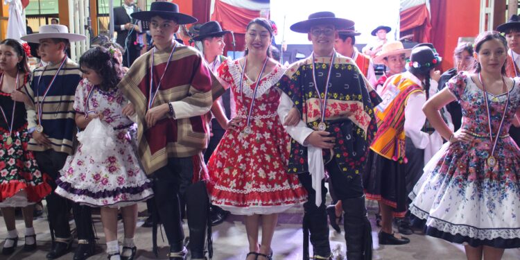 Niños, jóvenes y adultos participaron en tradicional Campeonato de Cueca en Pica