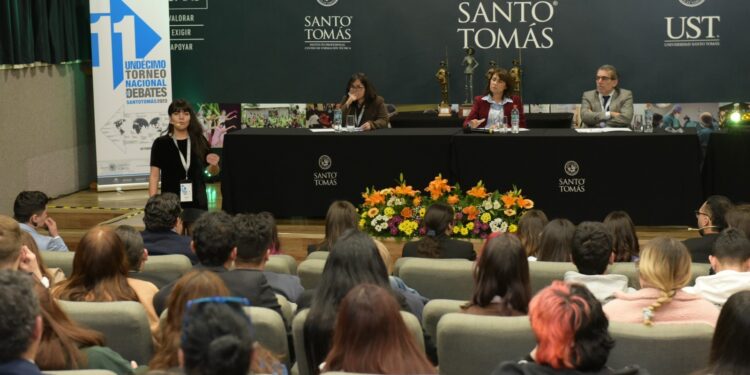 Santo Tomás Iquique será anfitrión del Torneo Nacional de Debates de la casa de estudios por primera vez 