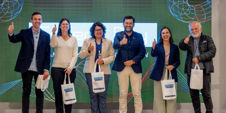 Realizan primer encuentro de innovación educacional para explorar nuevas técnicas de enseñanza a los jóvenes de Tarapacá