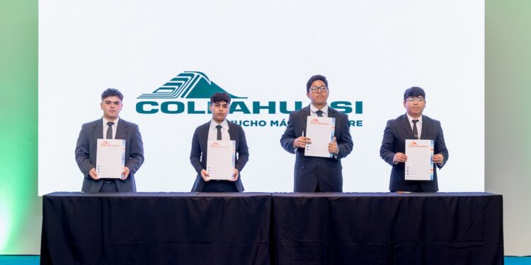 18 jóvenes titulados del Liceo de Pica firmaron contrato con la Compañía Minera Doña Inés de Collahuasi