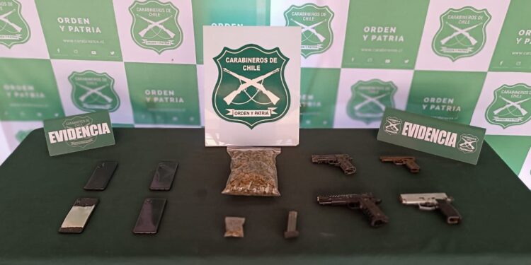 Carabineros del OS 7 incautaron en ‘toma’ de Alto Hospicio drogas y armamento