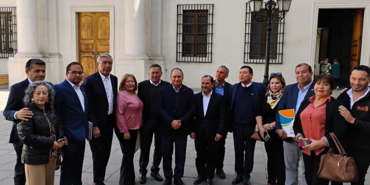 La migración irregular se abordó en reunión entre alcaldes de AMUNOCHI y Subsecretaría del Interior