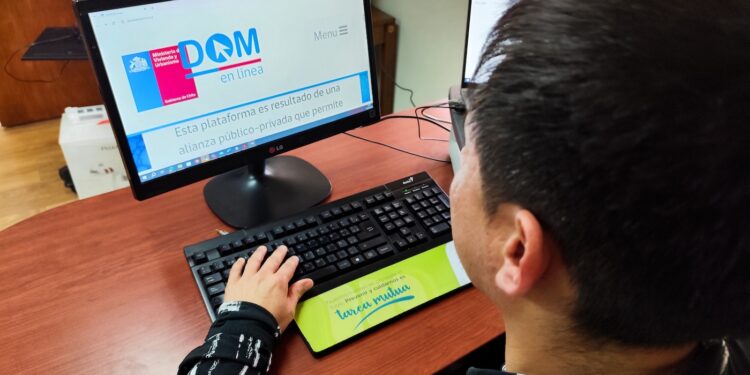 DOM en Línea permite realizar trámites en 3 comunas de la región de Tarapacá