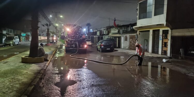 Aguas del Altiplano detecta y repara filtración en sector La Tortuga de Alto Hospicio