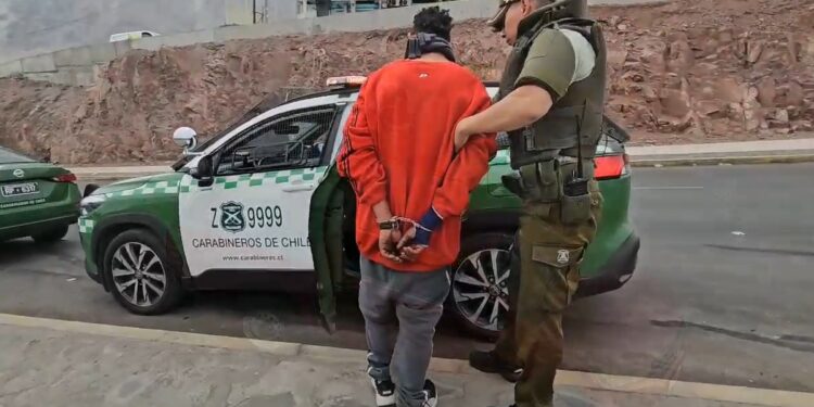 Carabineros detiene a autor de robo con intimidación a estudiante