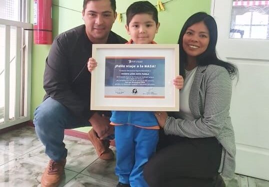 Reconocimiento a escolar de Iquique que viajará al Centro Espacial Kennedy de la NASA