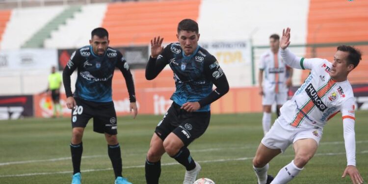 Deportes Iquique recibe a Huachipato en el estadio Tierra de Campeones-Ramón Estay