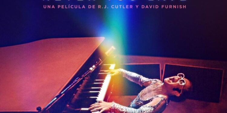 Disney+ abre el telón para mostrar la icónica trayectoria del legendario Elton John en el tráiler oficial: Never too late