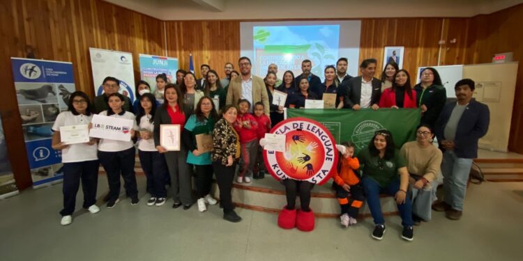 Establecimientos educacionales de la Provincia de Iquique recibieron certificación ambiental