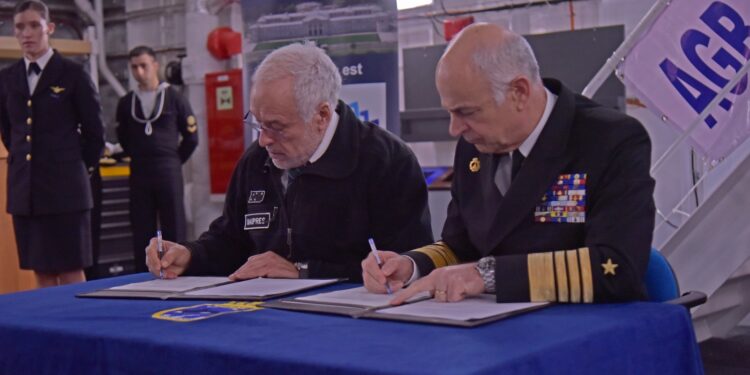 Cambio climático: Armada de Chile y Centro de Estudios Científicos acuerdan investigar nuevamente el Territorio Chileno Antártico