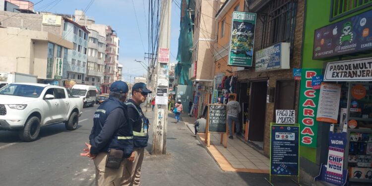 Cinco sumarios sanitarios en fiscalización al comercio formal de calle Esmeralda