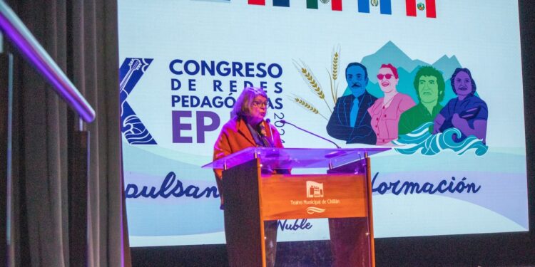 Ministerio de Educación presenta nuevas bases curriculares de Educación de personas jóvenes y adultas