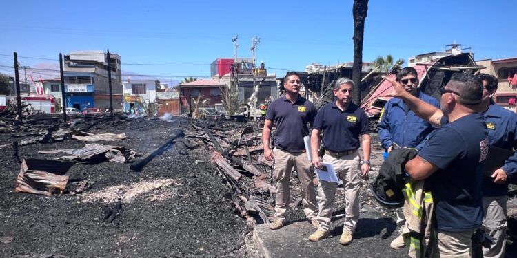 Brigada Investigadora contra Delitos Medioambientales y Patrimonio Cultural en Iquique para investigar incendio en Iglesia San Francisco