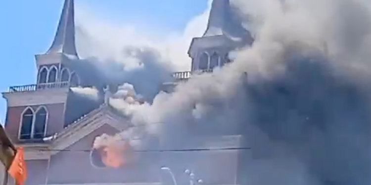 Incendio en centenaria Iglesia San Antonio de Padua (San Francisco) de Iquique
