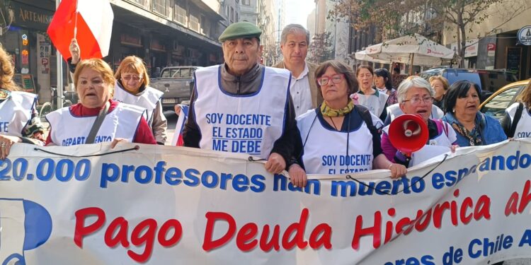 Un poco de justicia: 82% de los profesores afectados por la deuda histórica “de acuerdo” con la propuesta de reparación