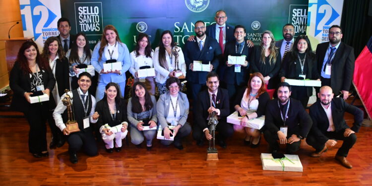 Torneo Nacional de Debates realizado por Santo Tomás Iquique ya tiene ganadores