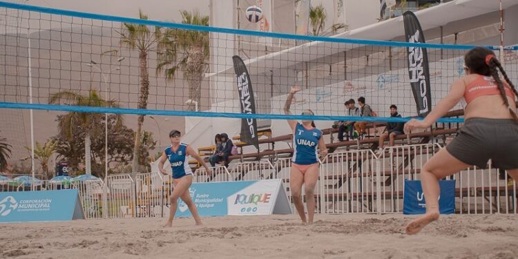 Comenzó Campeonato Nacional Universitario de Vóleibol Playa organizado por UNAP y FENAUDE en Iquique