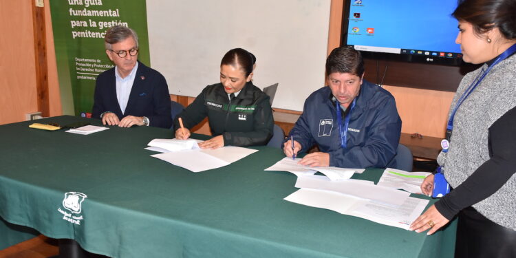 Bienes Nacionales y Prodemu realizan taller sobre prevención de la irregularidad en La Tirana