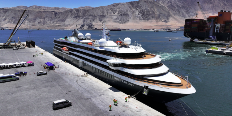 World Explorer: Crucero recala por primera vez en Puerto de Iquique