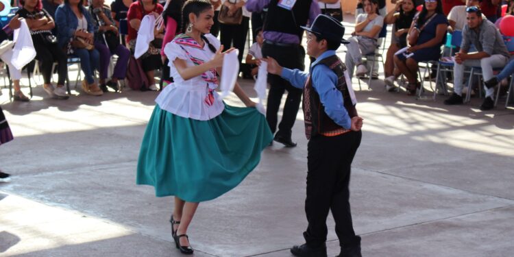 Estudiantes de Tarapacá participaron en concurso regional de Cueca Central y Nortina del Mineduc