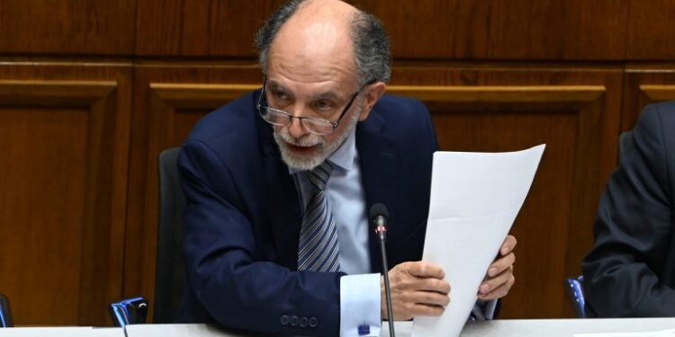 Presentan recurso de protección a favor de Sergio Muñoz para dejar sin efecto la acusación constitucional en su contra