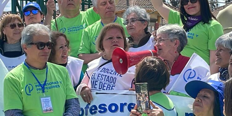 A paso firme avanza caminata de profesores / Serán recibidos en el Senado y Cámara Baja