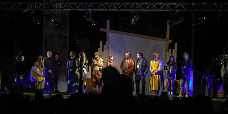 FINTDAZ: Más de 400 personas vieron la obra “Los Buscatesoros” en el Puerto de Iquique