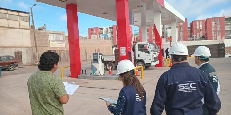 SEC Tarapacá fiscaliza calidad de combustibles que se expende en la comuna de Alto Hospicio