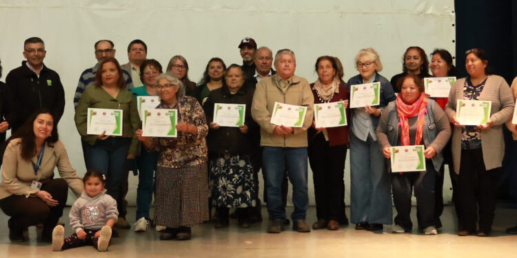 Agricultores de Taltal se capacitan para mejorar su producción olivícola en el desierto costero