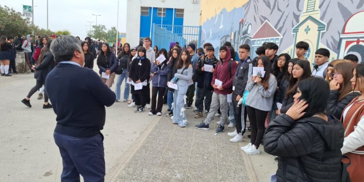 Con viaje a Iquique estudiantes de Mejillones dan inicio a la temporada 17° del programa Gira de Estudio de Sernatur