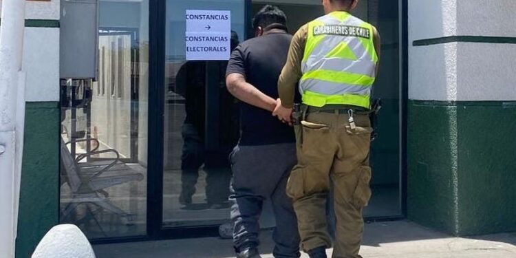 Carabineros lo detuvo por cohecho en comuna de Huara