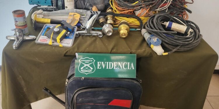 Detienen a dos hombres que sustrajeron herramientas desde parcela en La Tirana