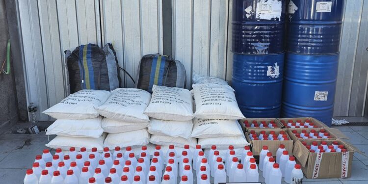 PDI Arica detuvo a dos imputados con más de 400 litros de acetona