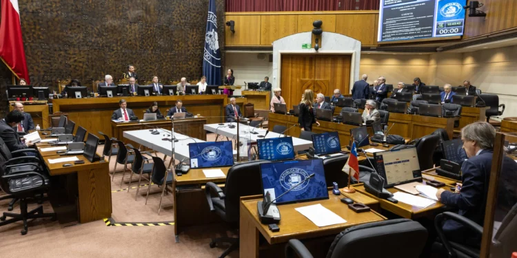 Senado aprueba acusación constitucional y destituye a juez Sergio Muñoz