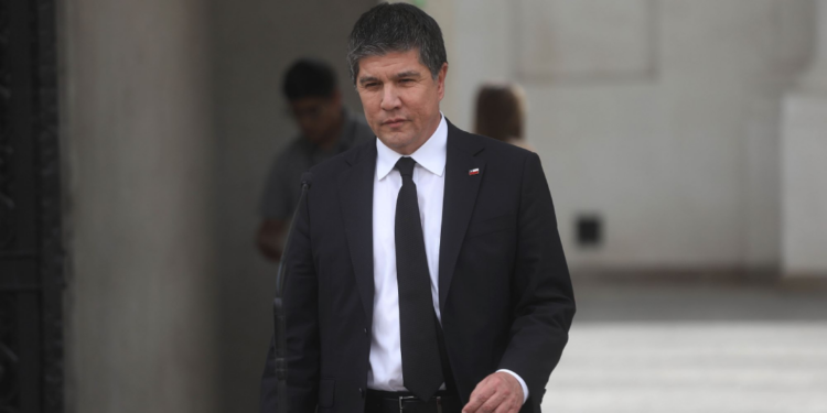 Encuesta CADEM: 81% cree que Monsalve aprovechó su posición de poder en su propio beneficio y 68% que ha sido tratado de manera privilegiada