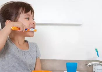 Conoce los efectos del excesivo consumo de azúcar en la salud bucal de los niños