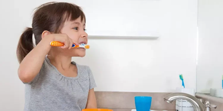 Conoce los efectos del excesivo consumo de azúcar en la salud bucal de los niños