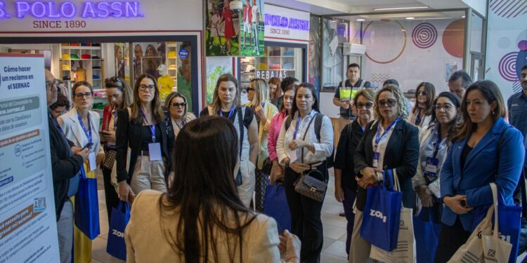 Empresarias de Brasil conocen ventajas del Sistema Franco de Iquique