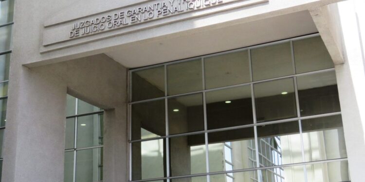 Tribunal de Iquique absuelve a oficial de Carabineros acusado por apremios ilegítimos