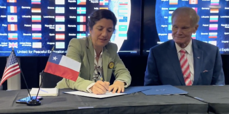 Chile se suma a la carrera espacial: Ministra Aisén Etcheverry visita la NASA y firma Acuerdos de Artemis 