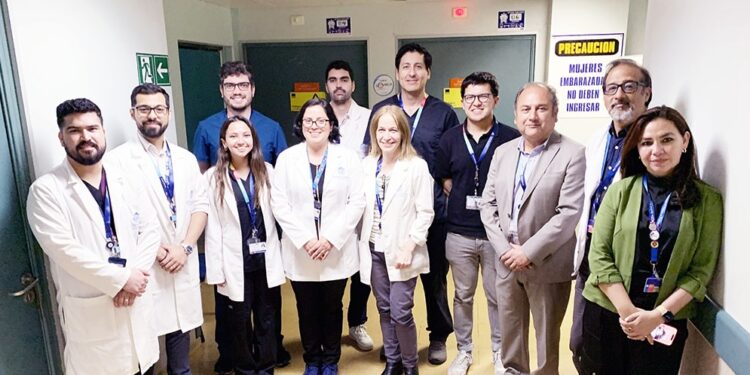 Médicos del hospital clínico de la PUC realizaron operativo de ecografías en el hospital de Arica