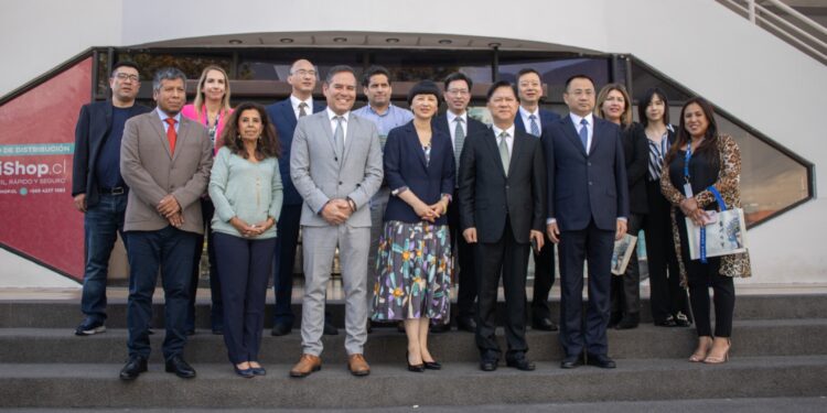 ZOFRI S.A. y Taizhou firman acuerdo de colaboración